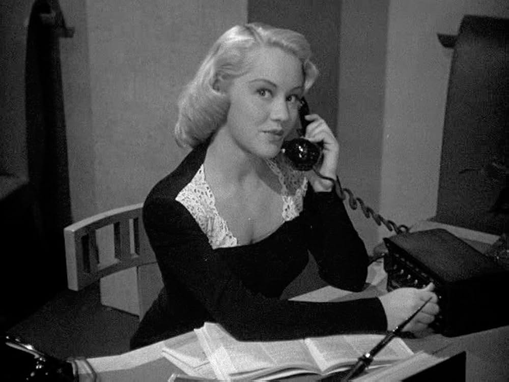 湖中の女の画像