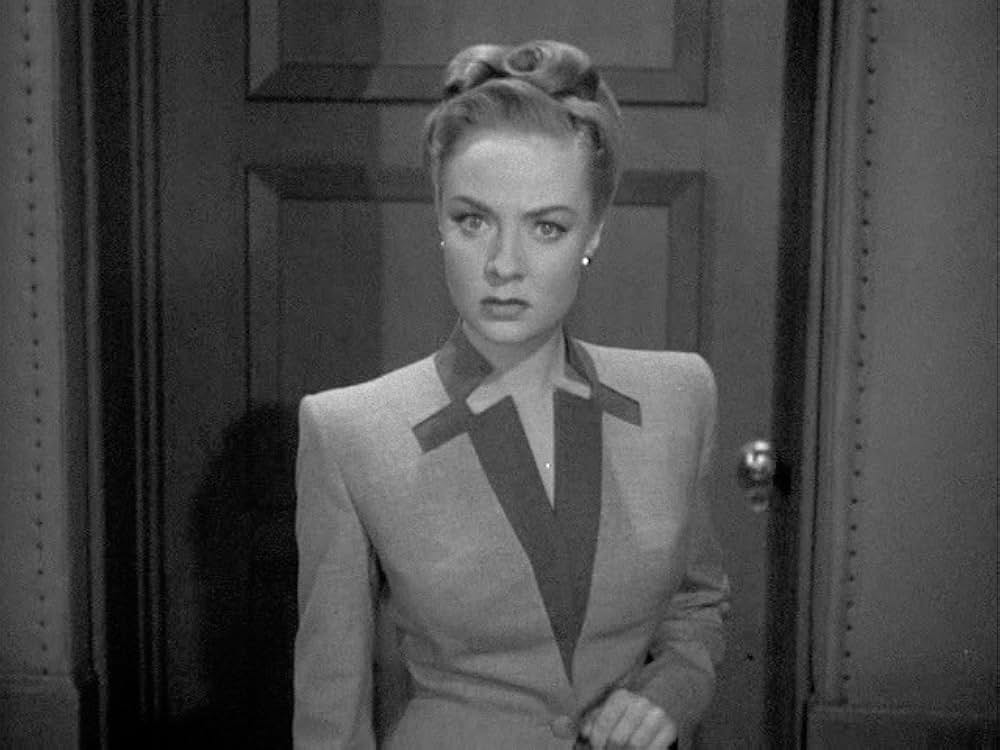 湖中の女の写真