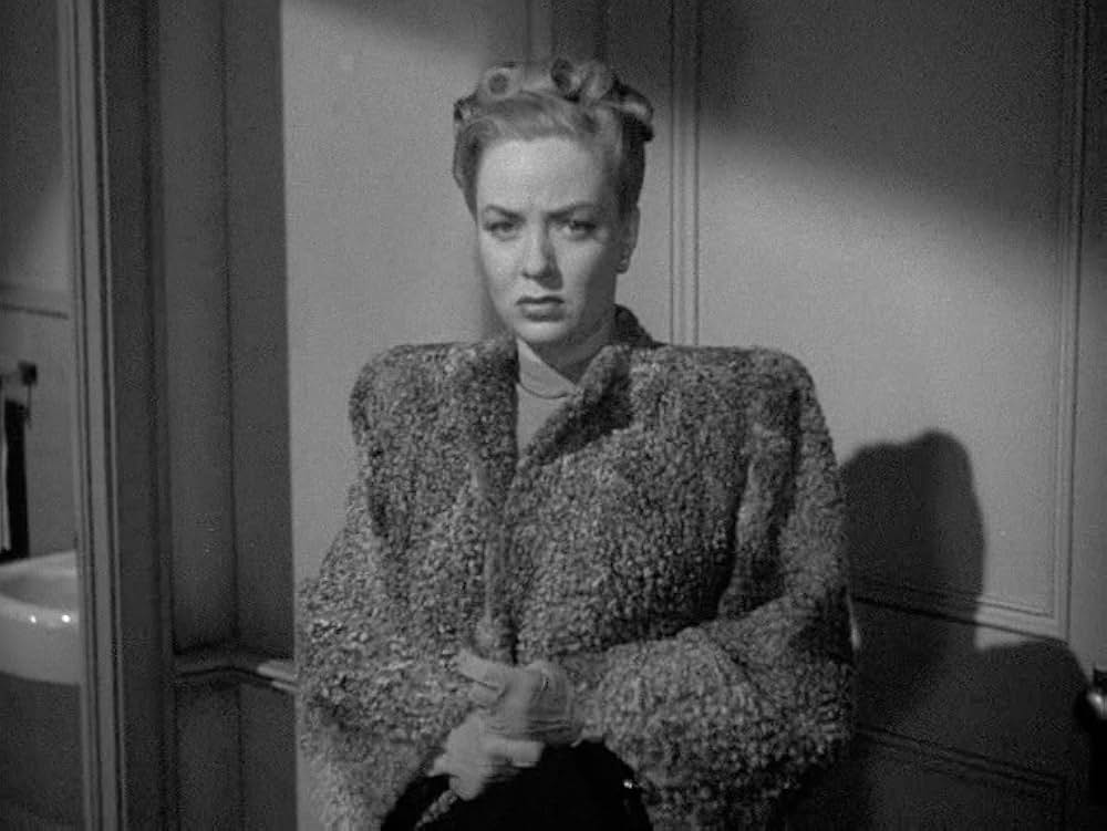 湖中の女の画像