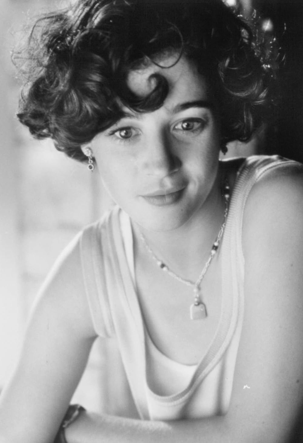 闇を見つめる瞳の画像