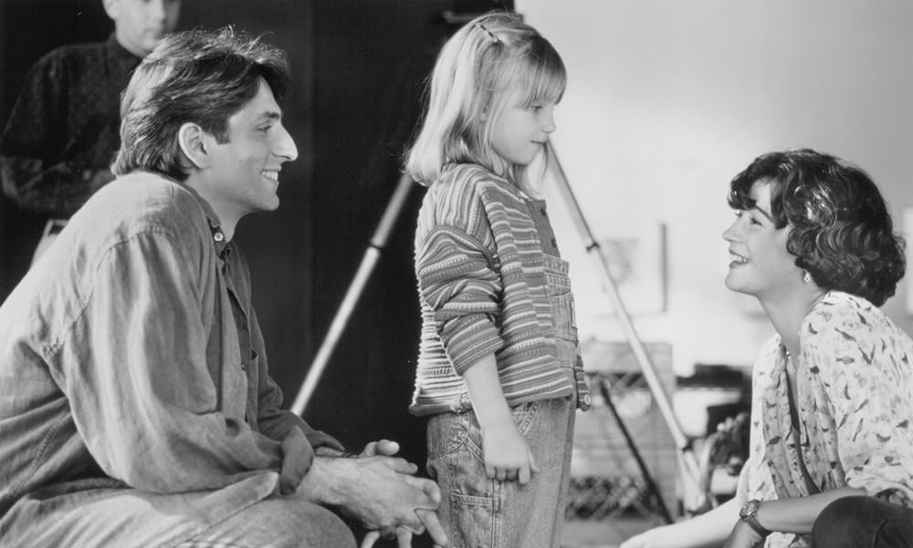 闇を見つめる瞳の画像