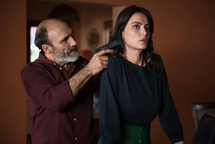 「ホイッスラーズ 誓いの口笛」Cristóbal Pinto & Catrinel Marlonの画像