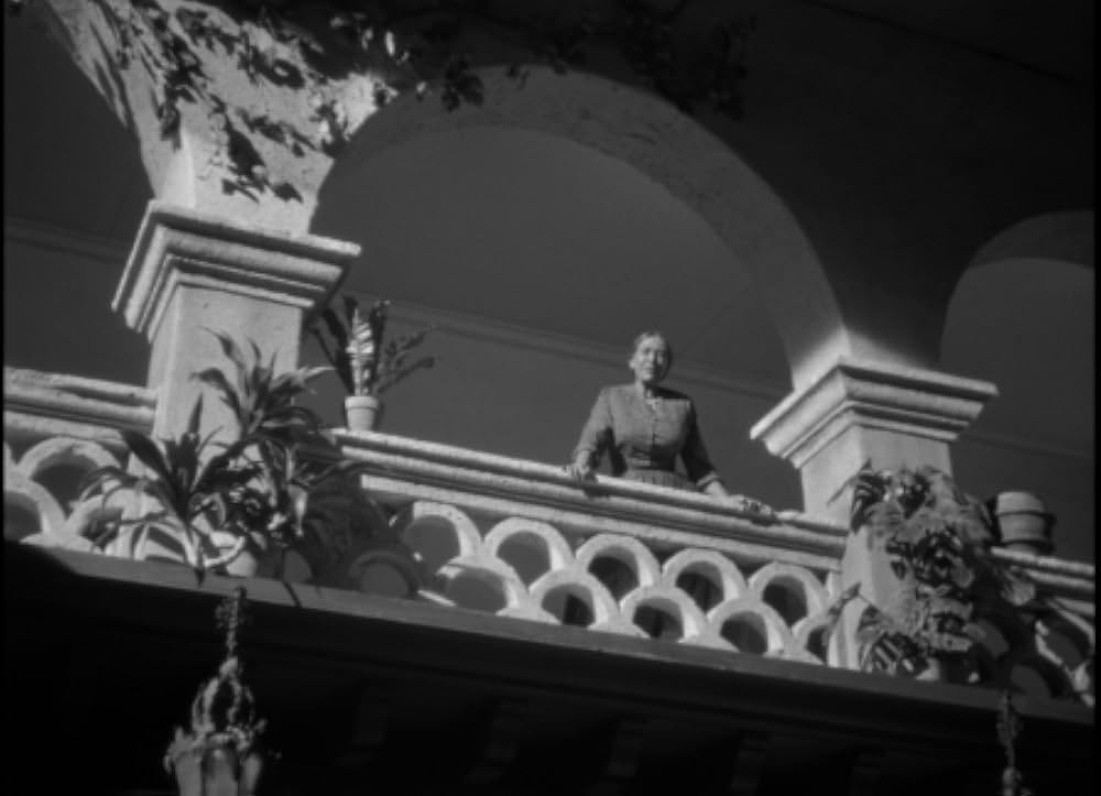 扉の陰の秘密の画像