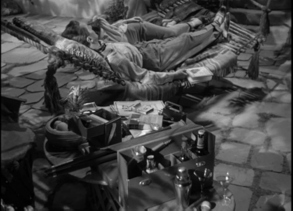 扉の陰の秘密の画像