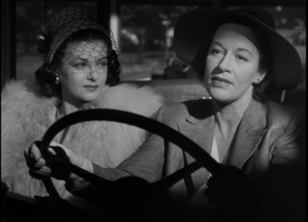 扉の陰の秘密の画像