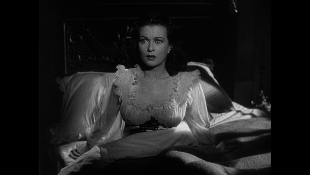 扉の陰の秘密の画像