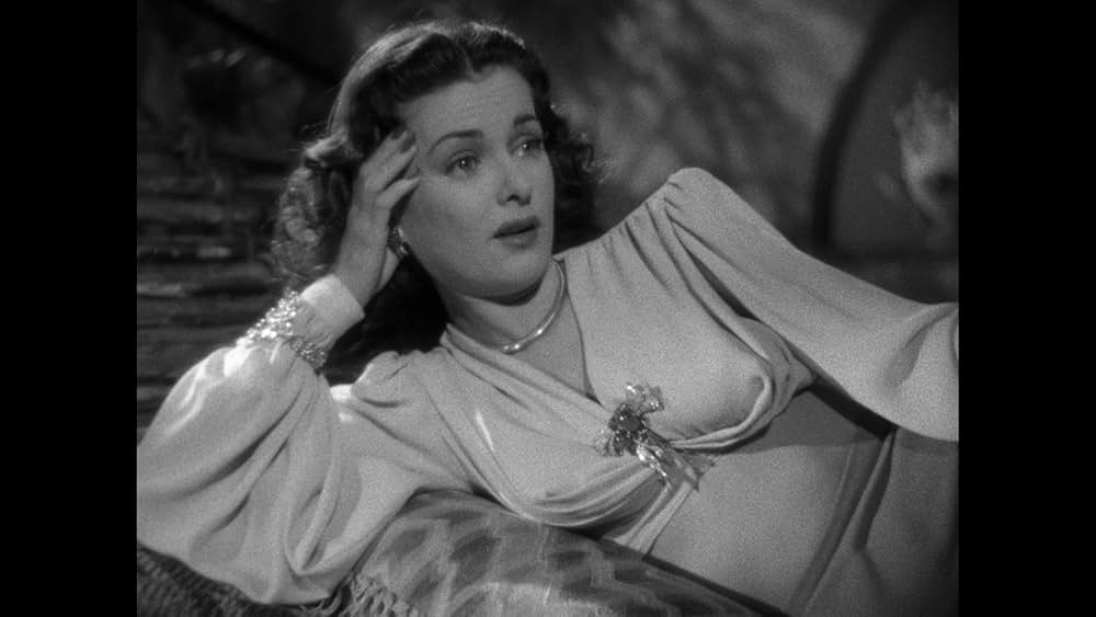 扉の陰の秘密の画像