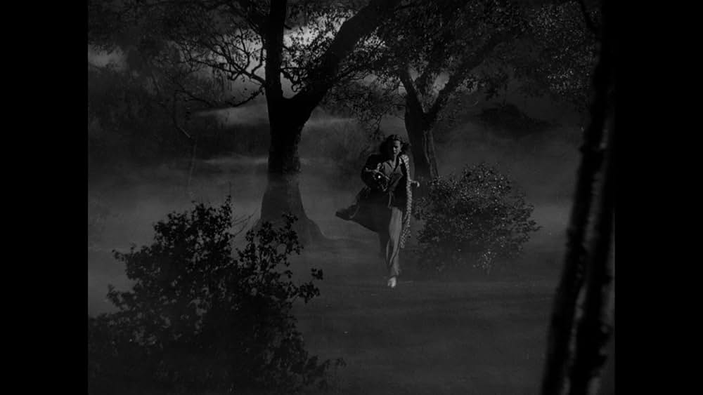 扉の陰の秘密の画像