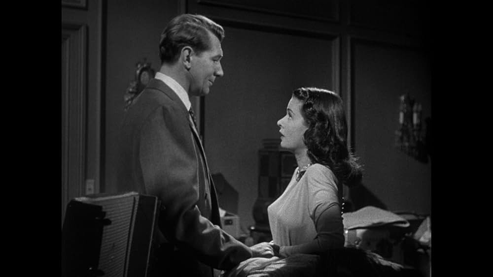 扉の陰の秘密の画像