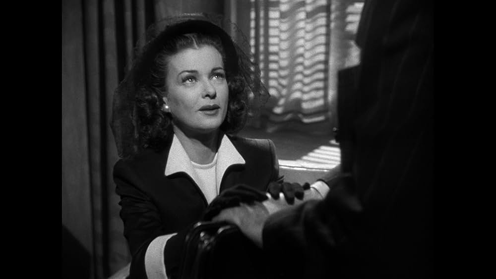 扉の陰の秘密の画像