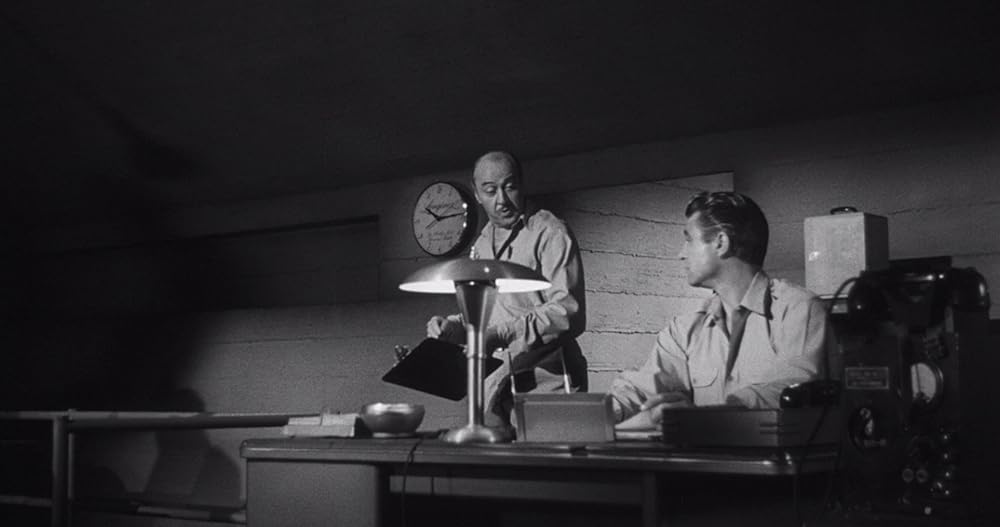 昆虫怪獣の襲来の画像