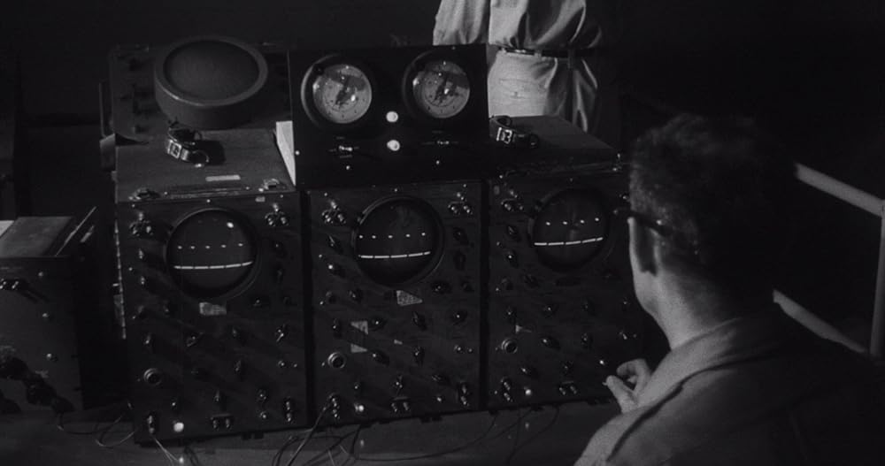 昆虫怪獣の襲来の画像