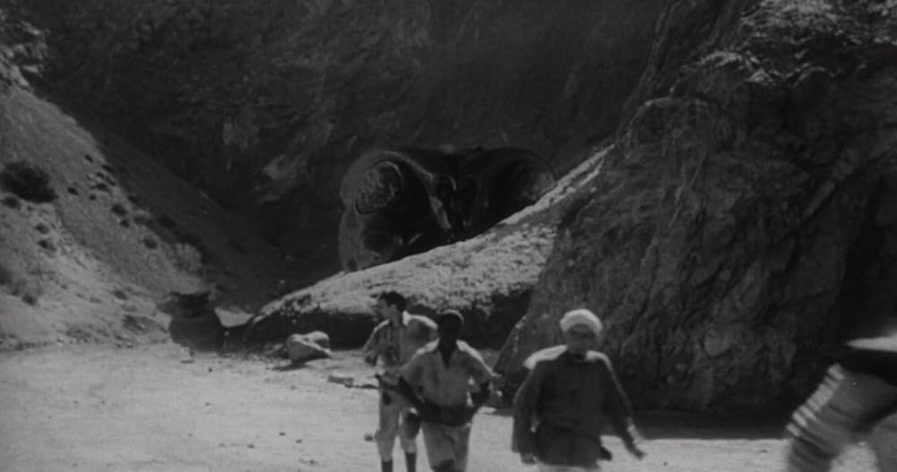 昆虫怪獣の襲来の画像