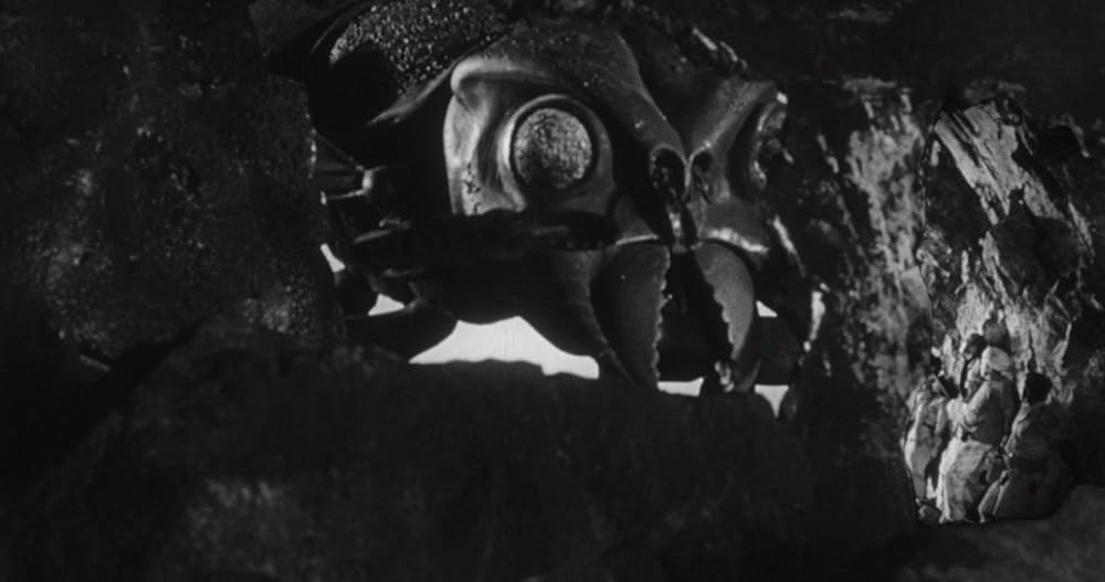 昆虫怪獣の襲来の画像