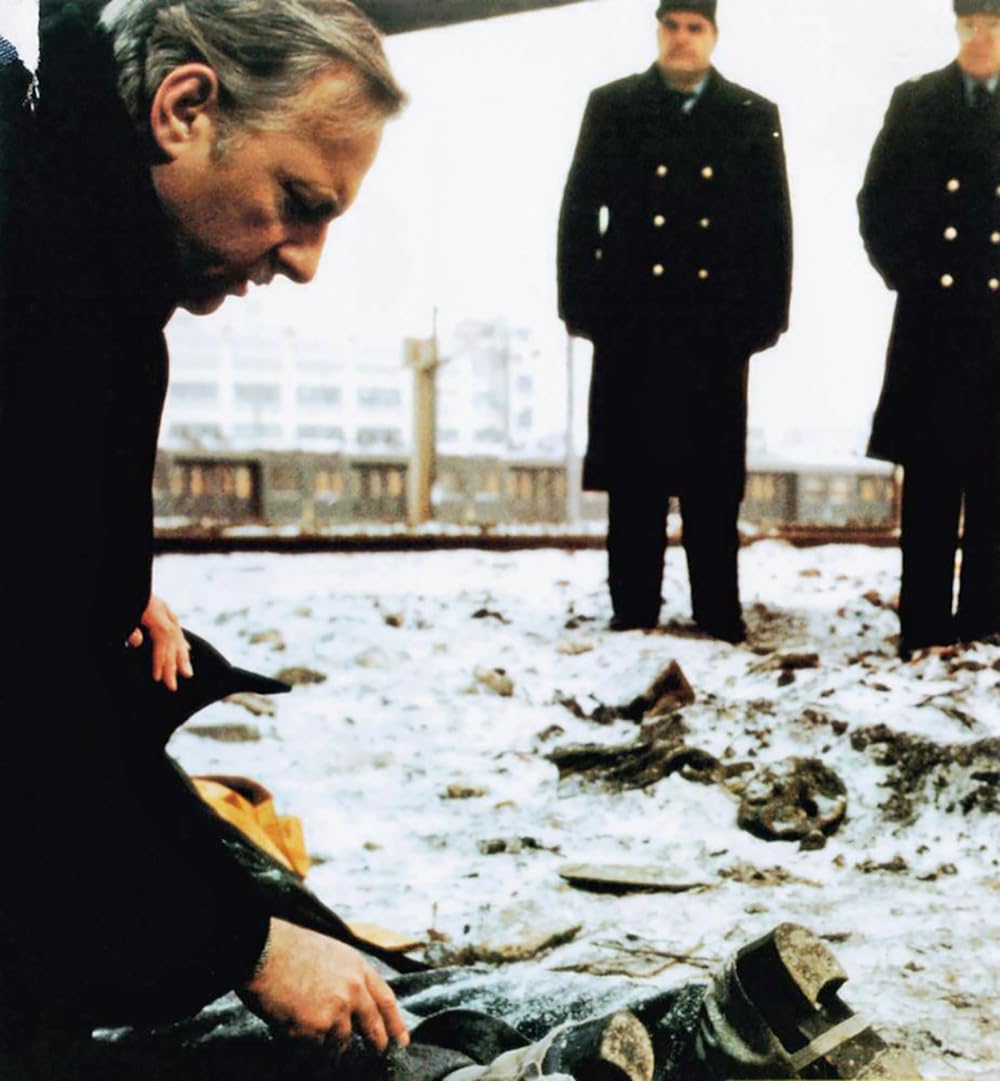 トレンチコートの女の画像