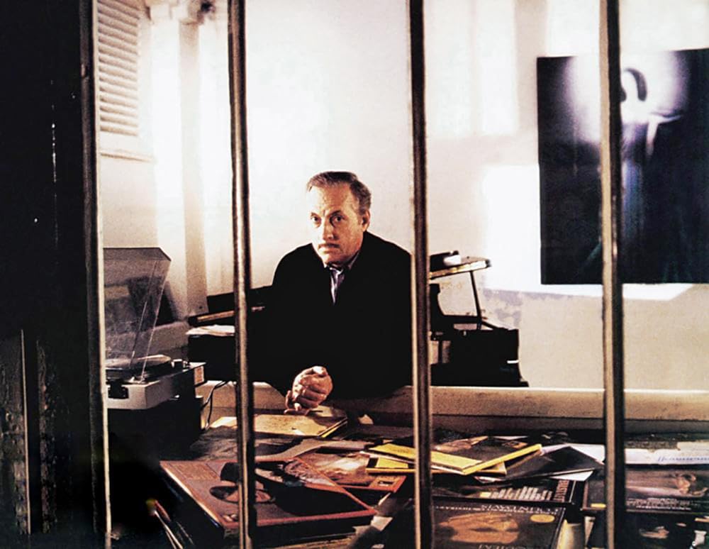 トレンチコートの女の画像