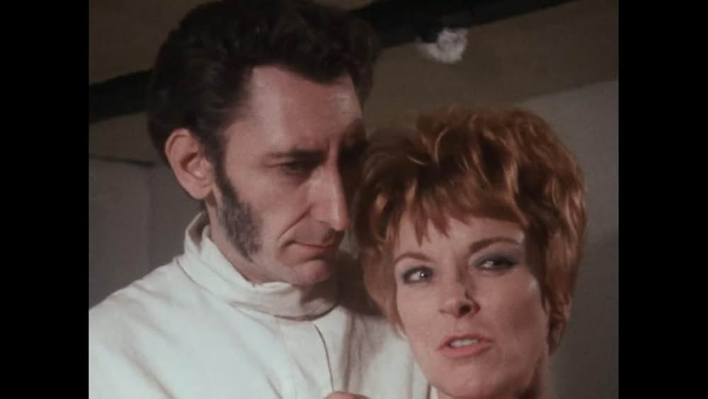 血に飢えた断髪魔／美女がゾクゾク人肉パイにの画像