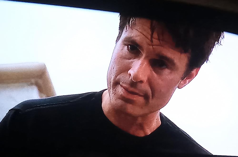 隣人は闇に潜むの画像