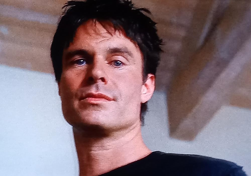 隣人は闇に潜むの画像