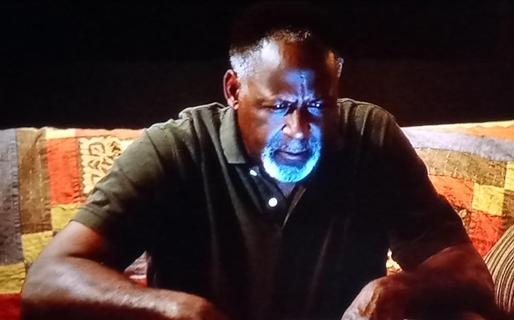 隣人は闇に潜むの画像