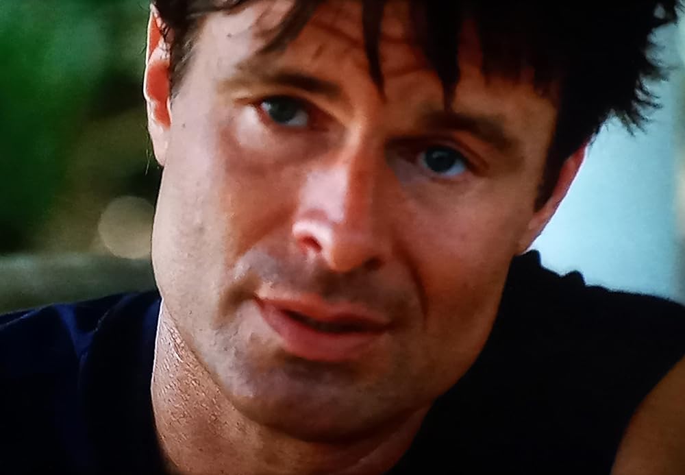 隣人は闇に潜むの画像