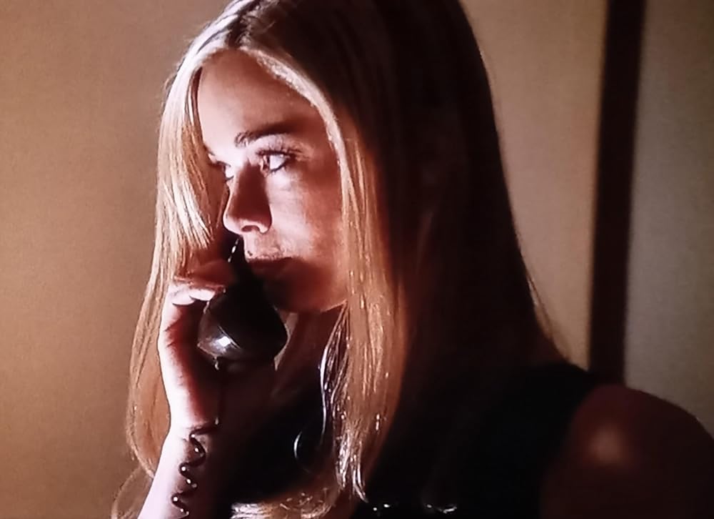 隣人は闇に潜むの画像