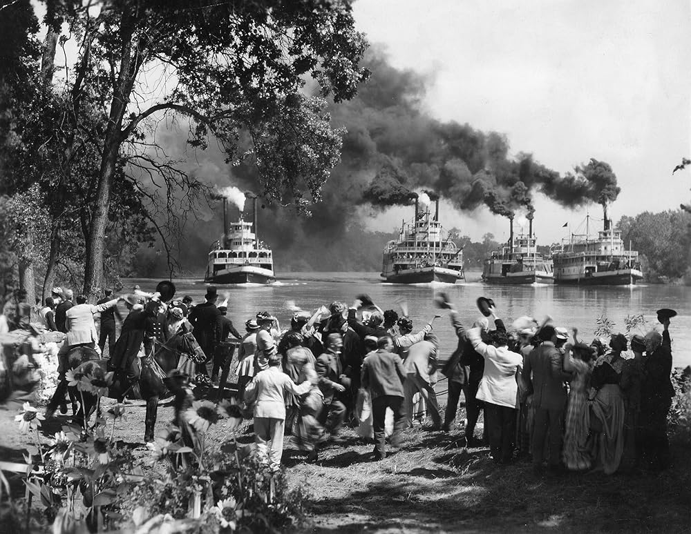 周遊する蒸気船の画像