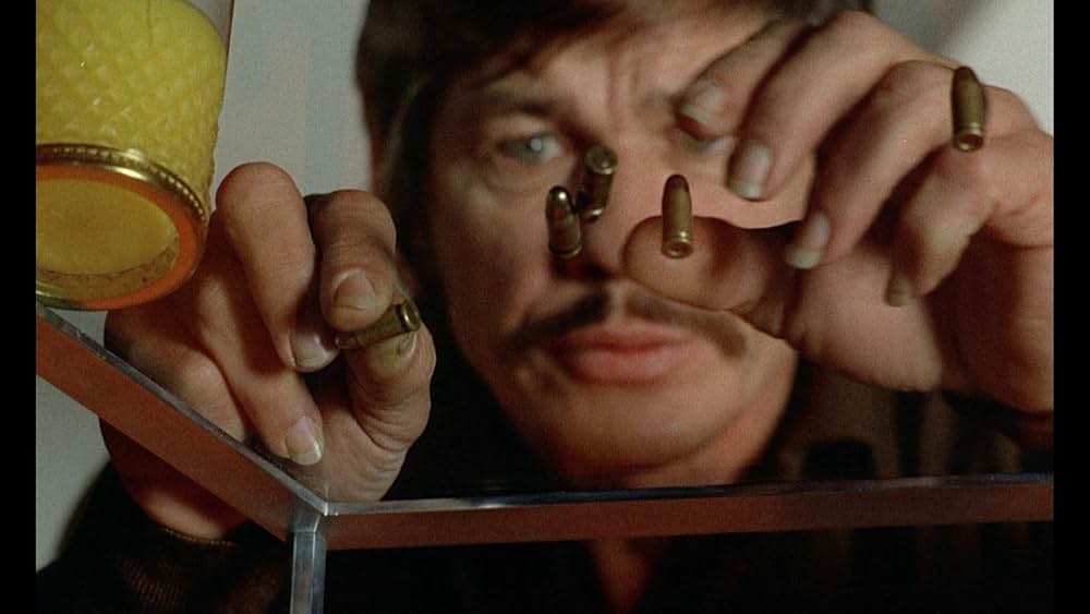 扉の影に誰かいるの画像