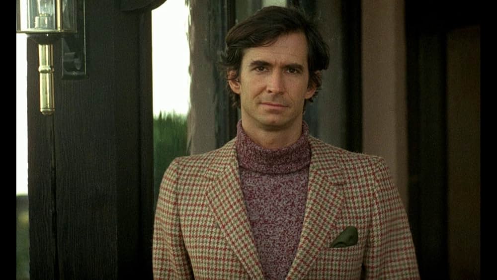 扉の影に誰かいるの画像