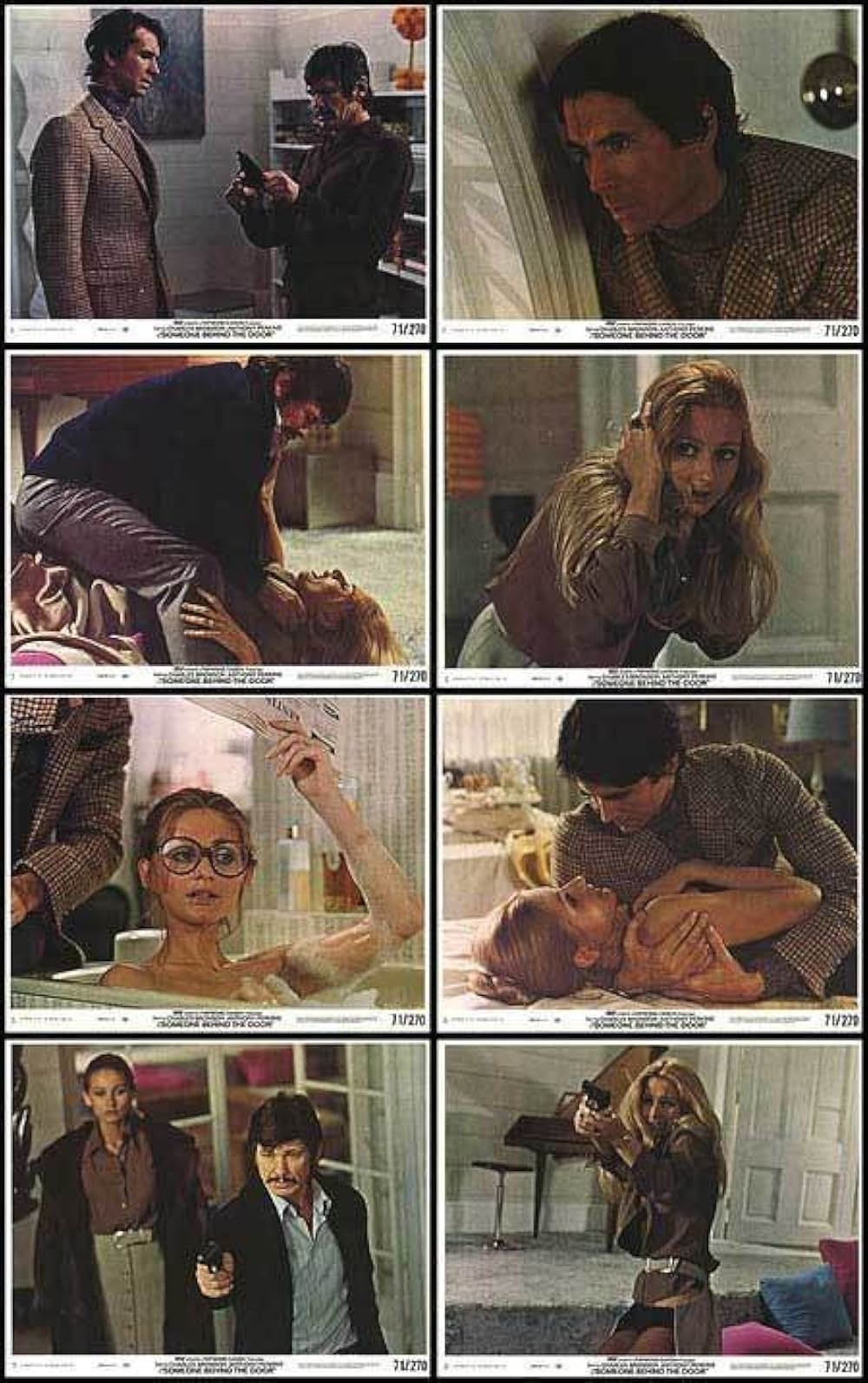 扉の影に誰かいるの画像