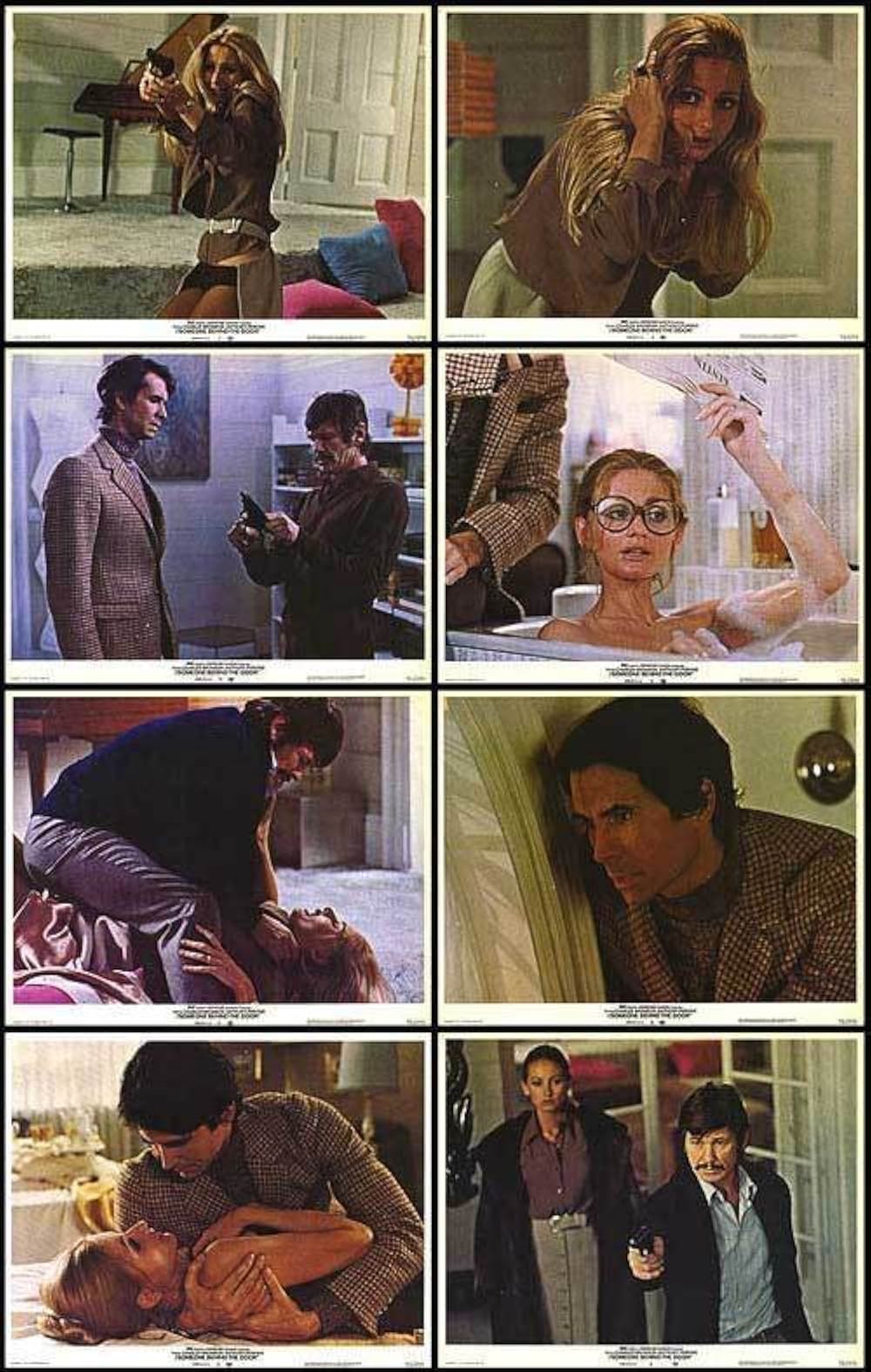 扉の影に誰かいるの画像