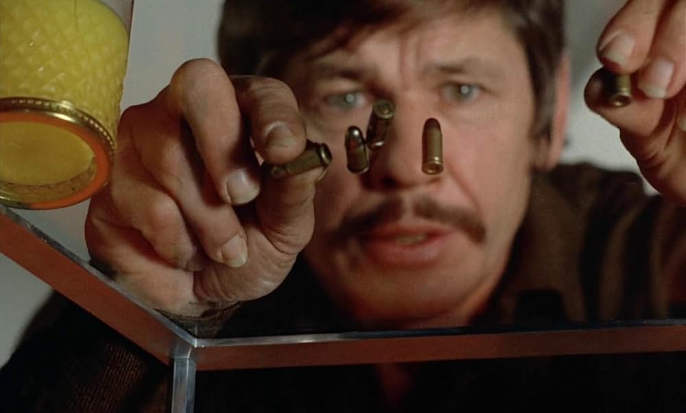 扉の影に誰かいるの画像