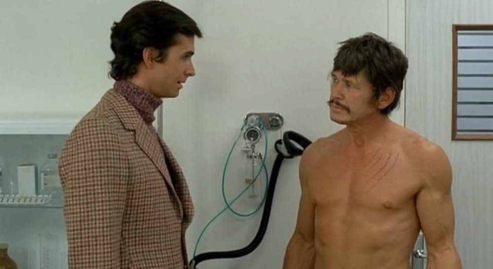 扉の影に誰かいるの画像