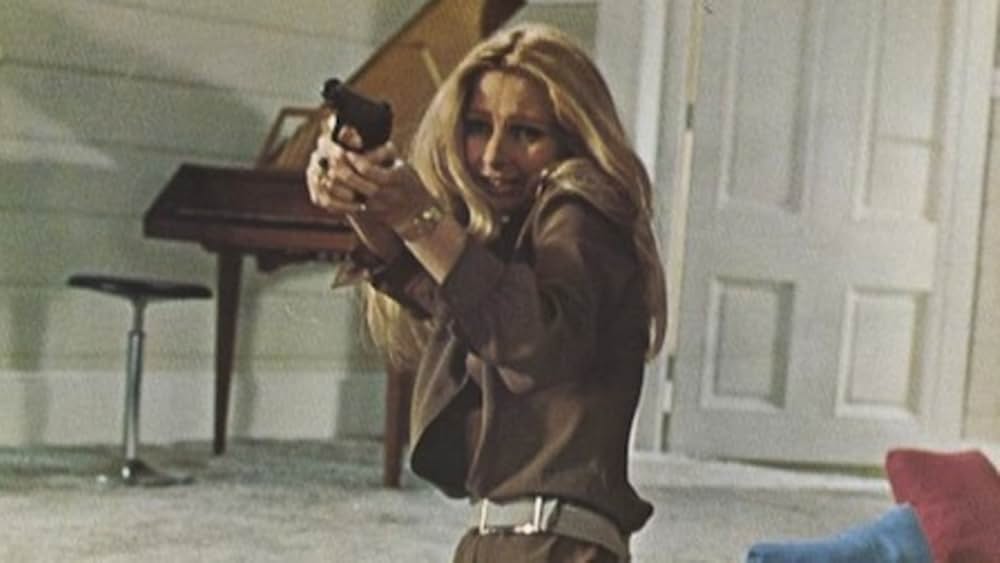 扉の影に誰かいるの画像