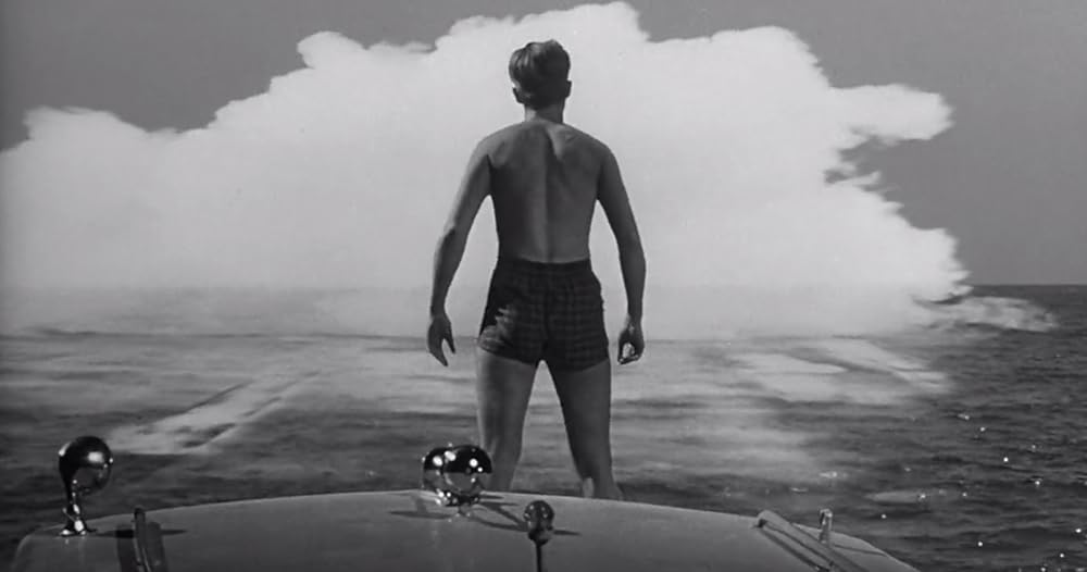 縮みゆく人間の画像