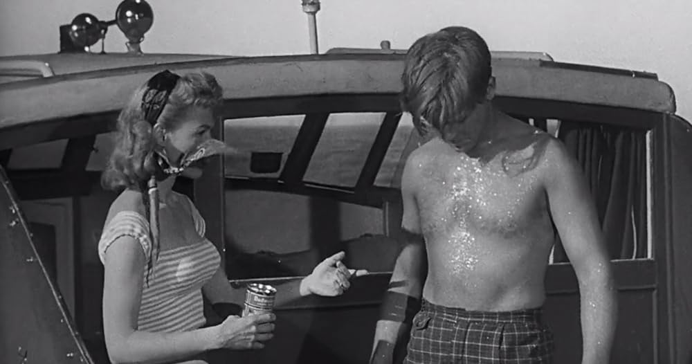 縮みゆく人間の画像