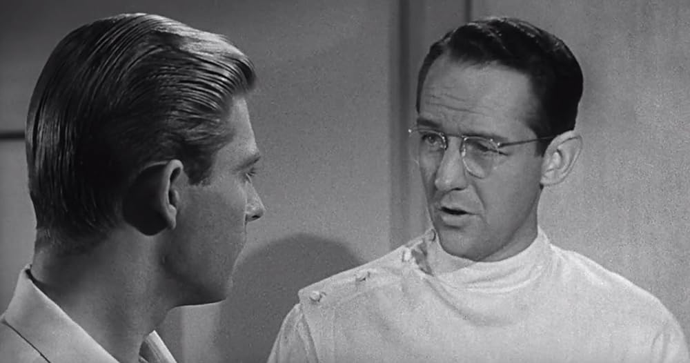 縮みゆく人間の画像