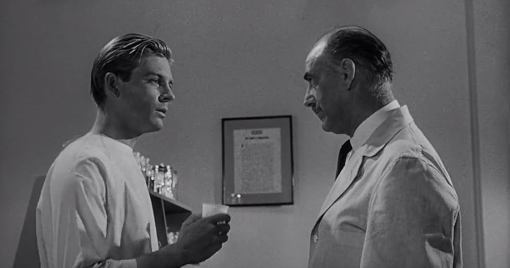 縮みゆく人間の画像