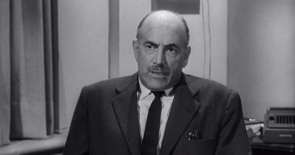 縮みゆく人間の画像