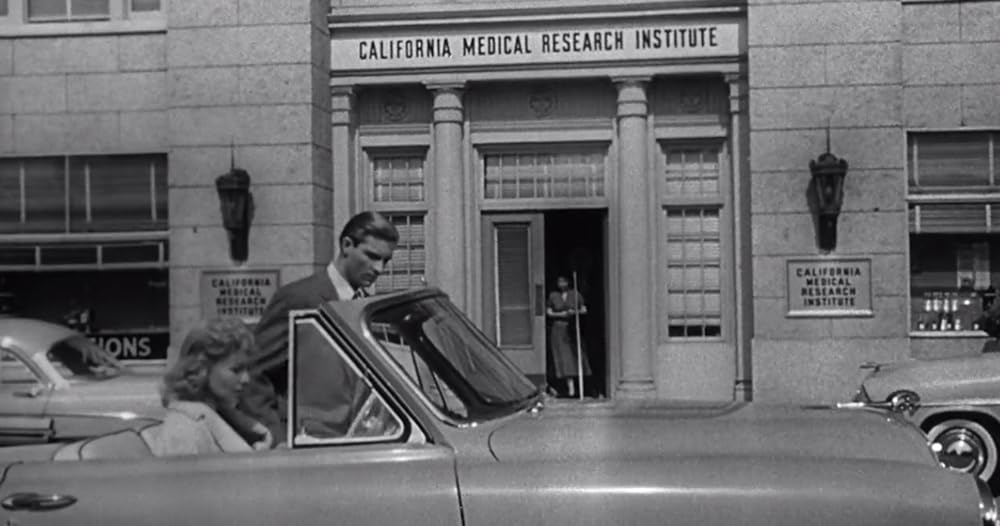 縮みゆく人間の画像