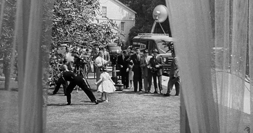 縮みゆく人間の画像