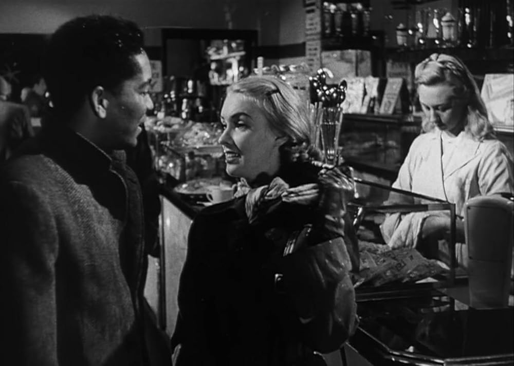 波止場の弾痕の画像