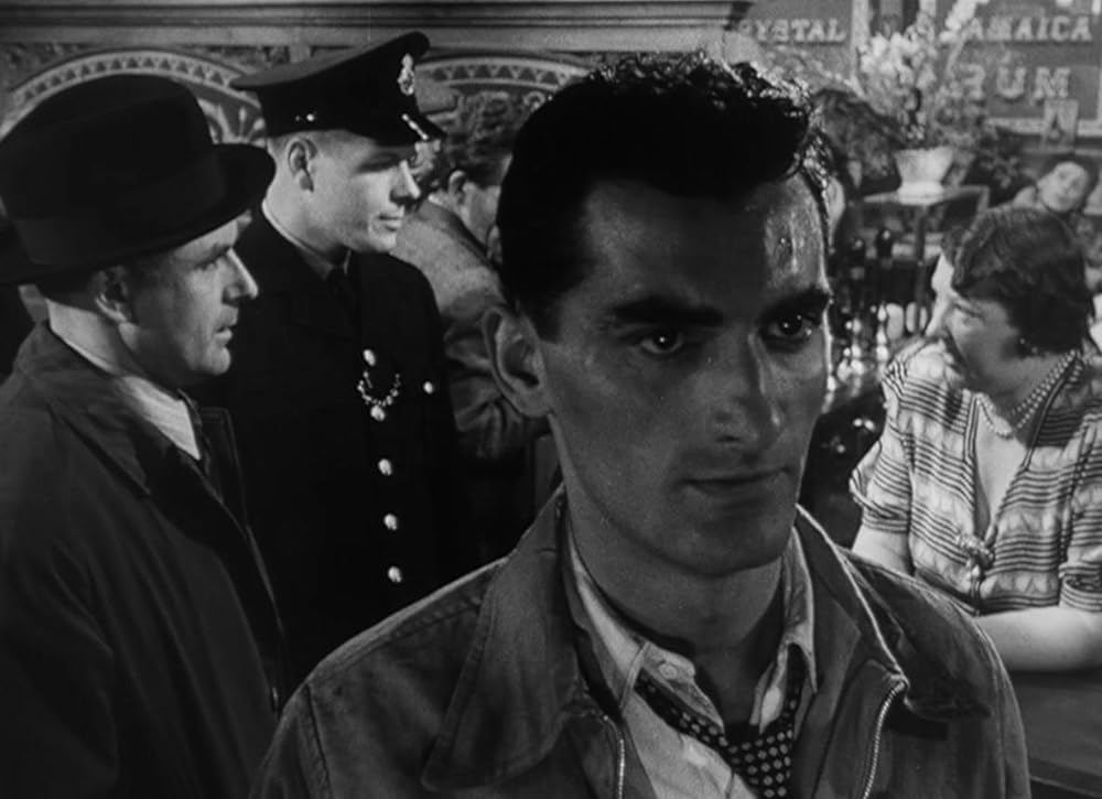 波止場の弾痕の画像