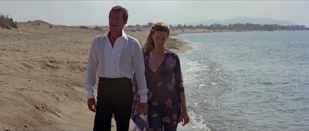「007／ユア・アイズ・オンリー」ロジャー・ムーア & カサンドラ・ハリスの画像