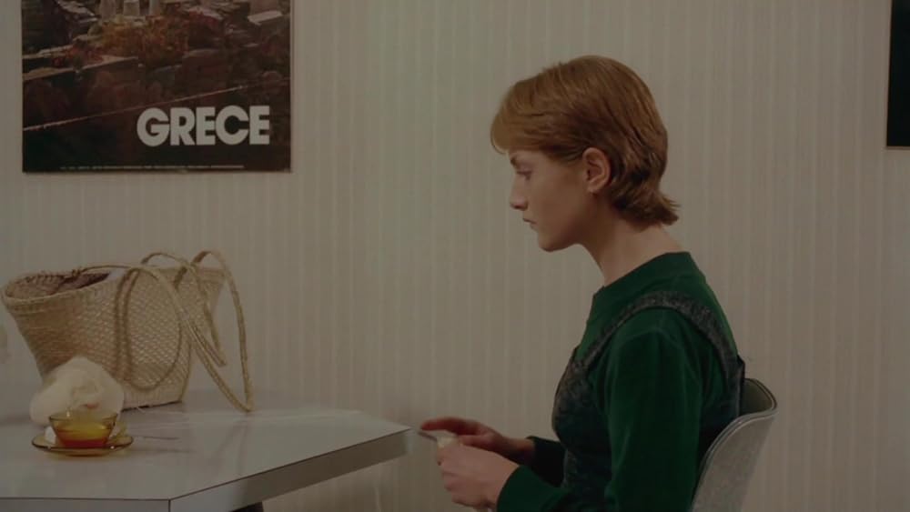 レースを編む女の画像