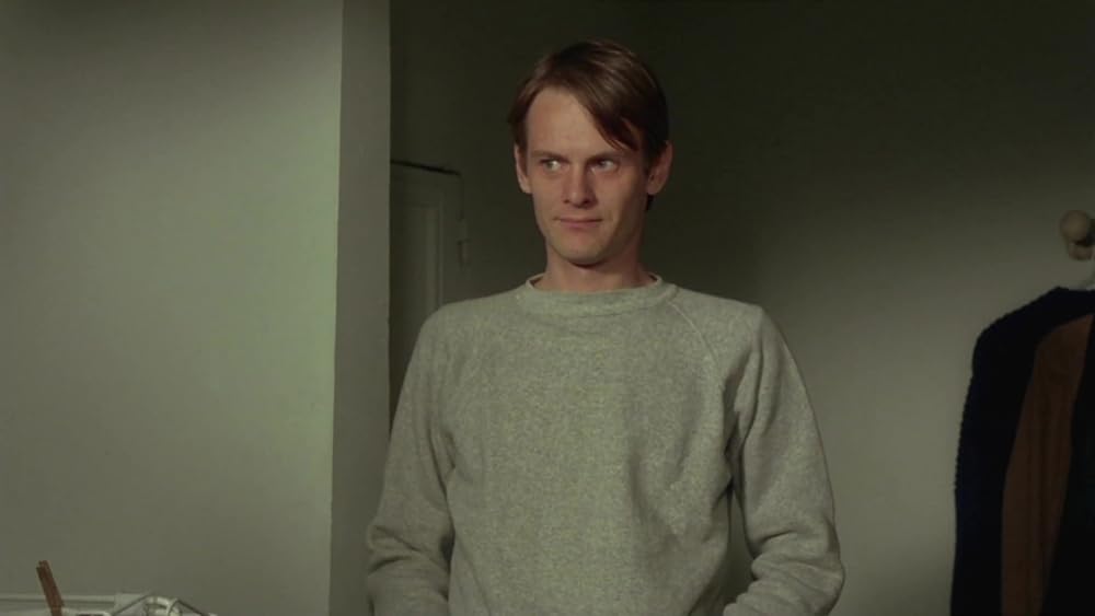 レースを編む女の画像