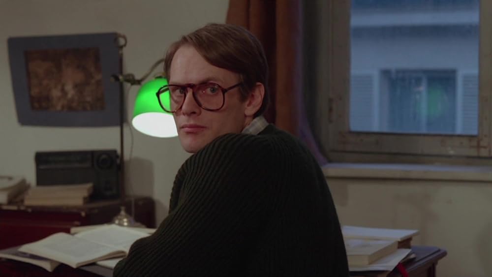 レースを編む女の画像