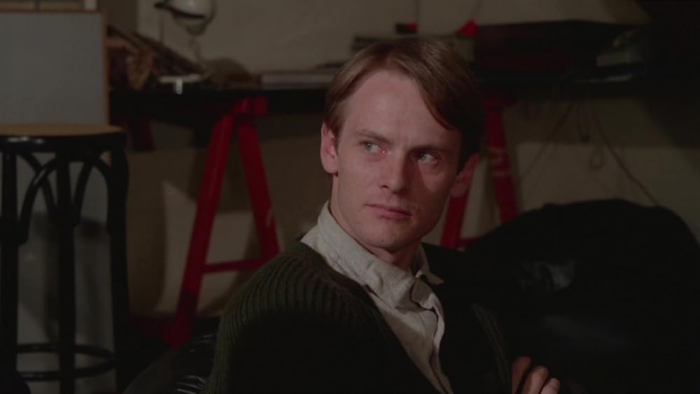 レースを編む女の画像