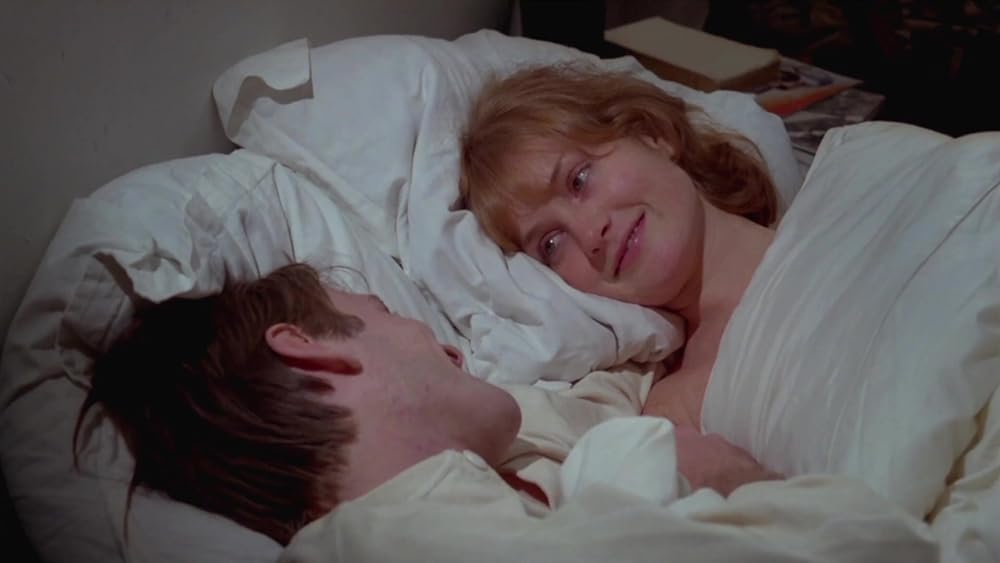 レースを編む女の画像