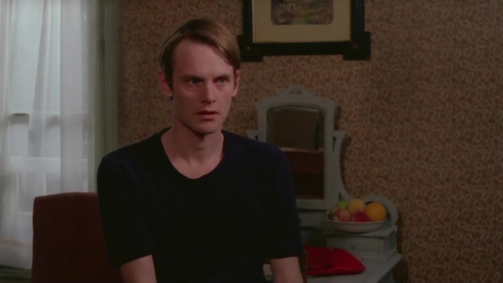 レースを編む女の画像